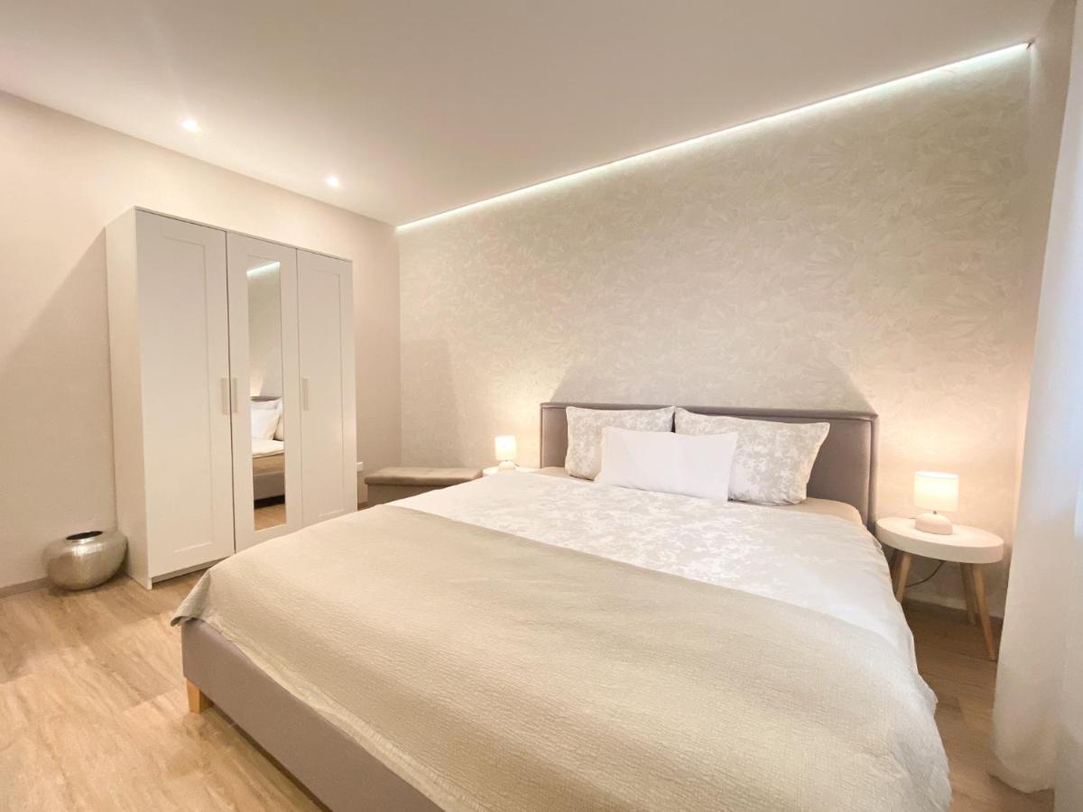 Modernes Apartment In Zentrumsnaehe Mit Eigenem Stellplatz Baden-Baden Eksteriør billede